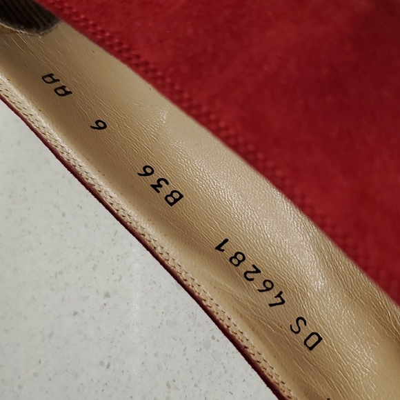 SALVATORE FERRAGAMO suede kitten heels (sz 6AA) - Picture 9 of 9